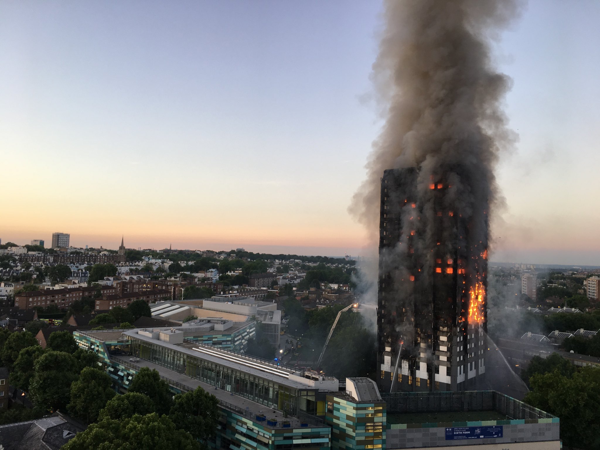 ロンドン共同住宅火災